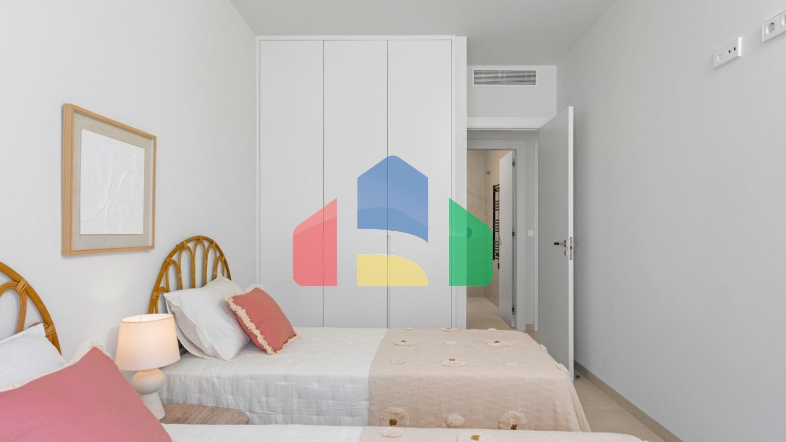 НОВЫЕ ТАУНХАУСЫ В ЛОС АЛЬКАСАРЕС