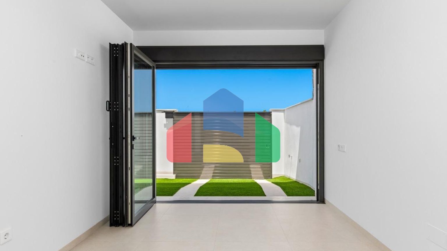 НОВЫЕ ТАУНХАУСЫ В ЛОС АЛЬКАСАРЕС