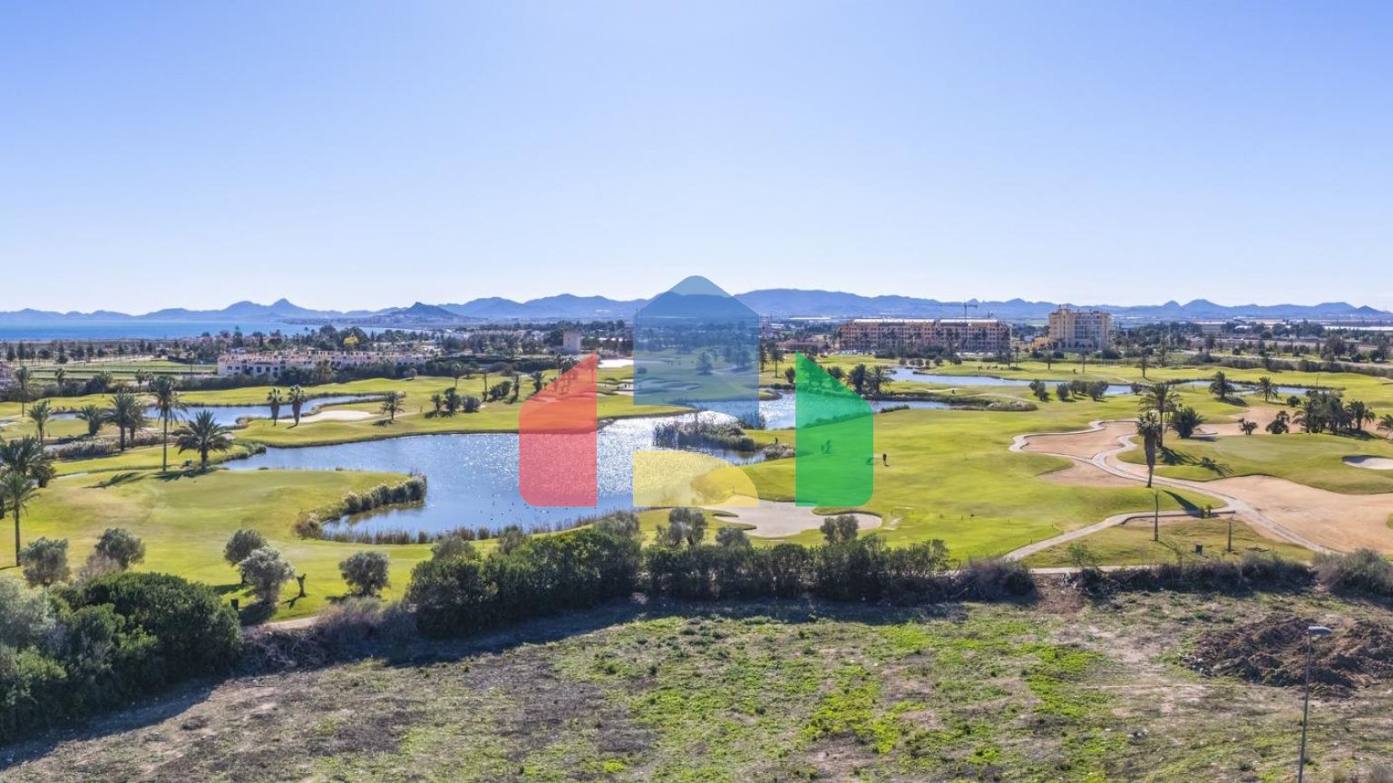 Новый жилой комплекс на первой линии поля для гольфа La Serena в Лос-Алькасарес