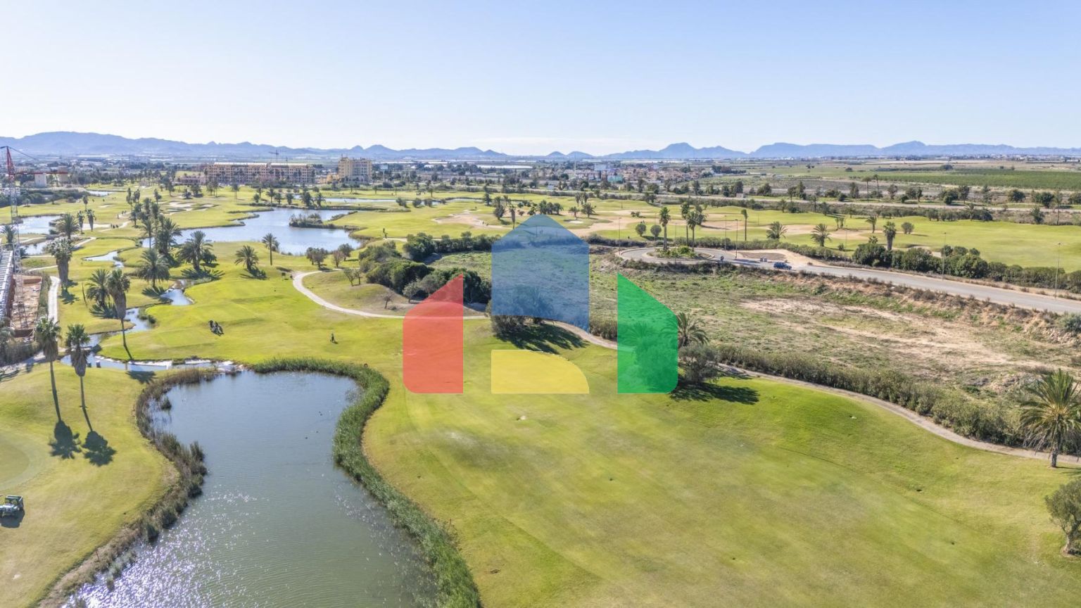 Новый жилой комплекс на первой линии поля для гольфа La Serena в Лос-Алькасарес