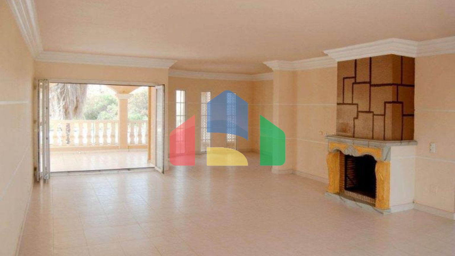 РОСКОШНАЯ ВИЛЛА С ЧАСТНЫМ ПИЕРОМ