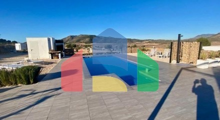 НОВАЯ ВИЛЛА В ХОНДОН ДЕ ЛАС НЬЕВЕС