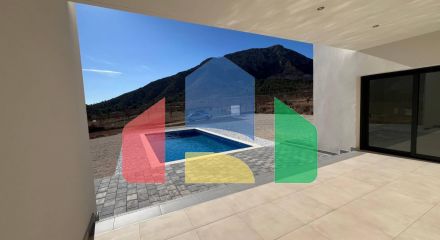 НОВАЯ ВИЛЛА В ХОНДОН ДЕ ЛАС НЬЕВЕС