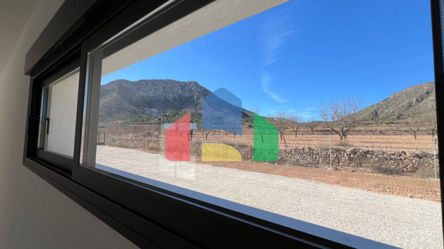 НОВАЯ ВИЛЛА В ХОНДОН ДЕ ЛАС НЬЕВЕС