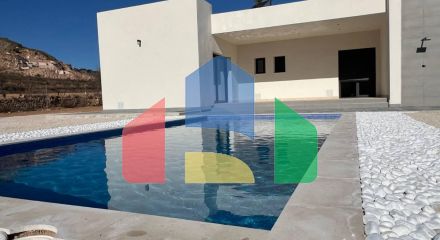 НОВАЯ ВИЛЛА В ХОНДОН ДЕ ЛАС НЬЕВЕС