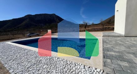 НОВАЯ ВИЛЛА В ХОНДОН ДЕ ЛАС НЬЕВЕС