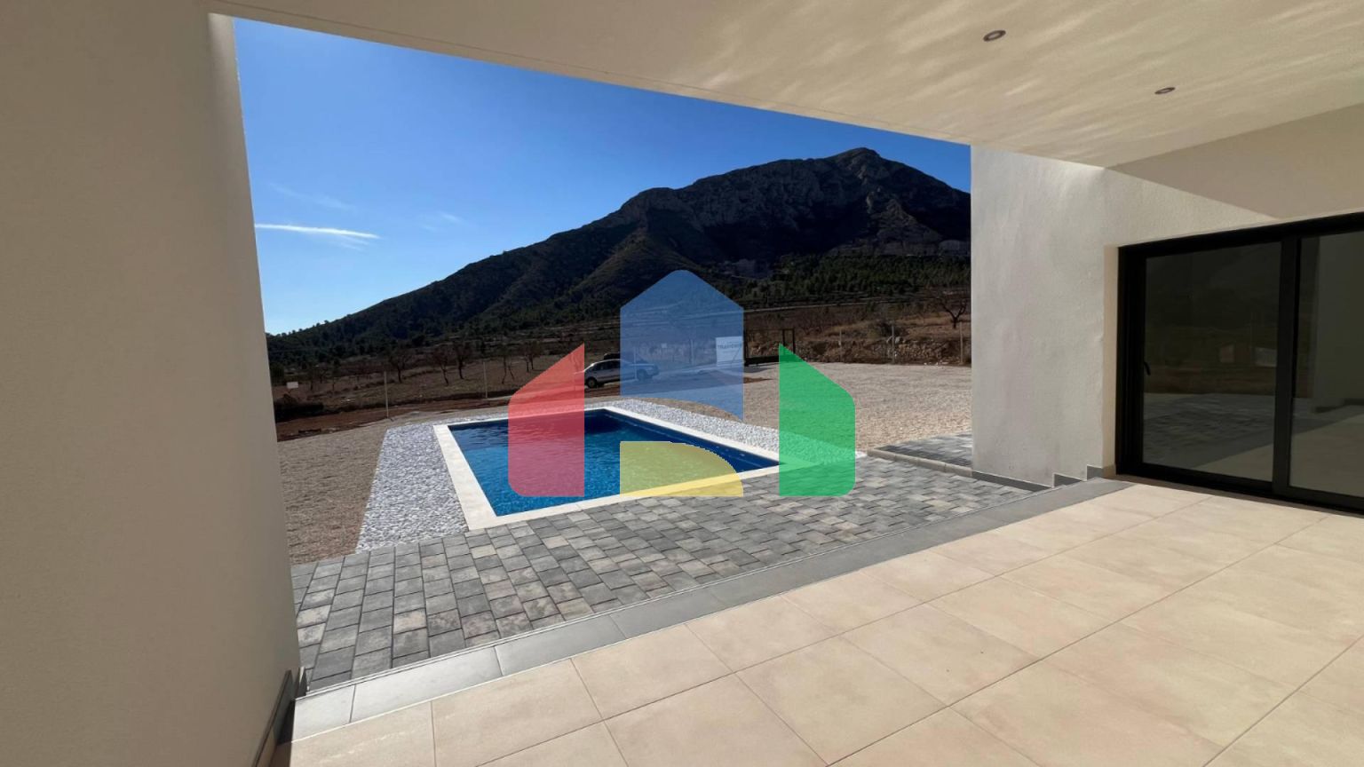 НОВАЯ ВИЛЛА В ХОНДОН ДЕ ЛАС НЬЕВЕС