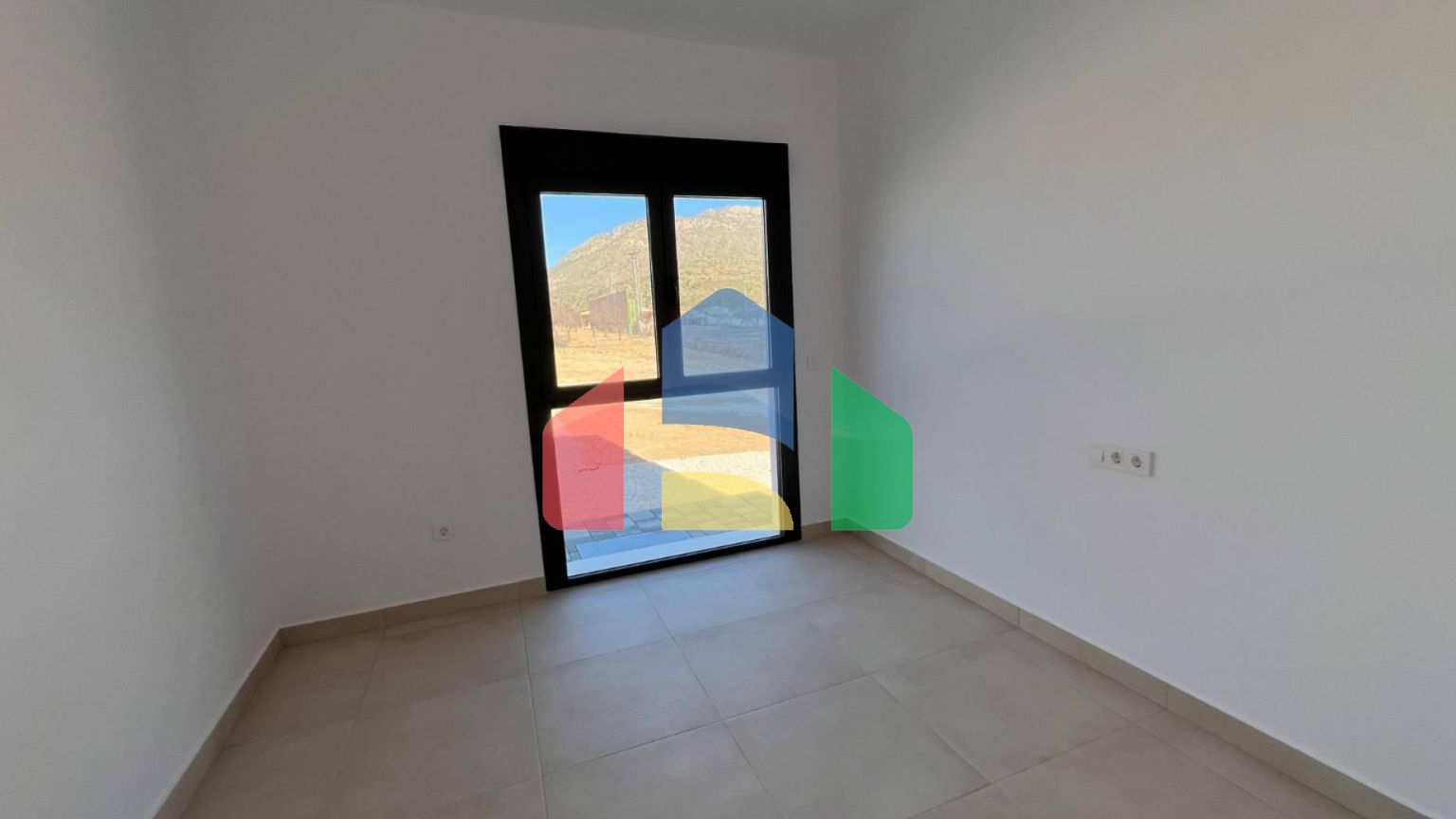 НОВАЯ ВИЛЛА В ХОНДОН ДЕ ЛАС НЬЕВЕС