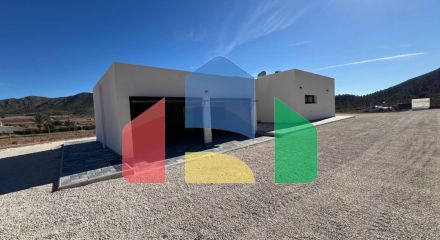 НОВАЯ ВИЛЛА В ХОНДОН ДЕ ЛАС НЬЕВЕС