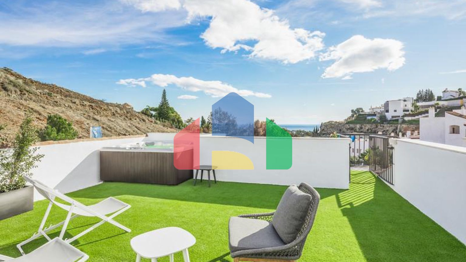 Прекрасная 2-спальная квартира с террасой в Бенахависе.