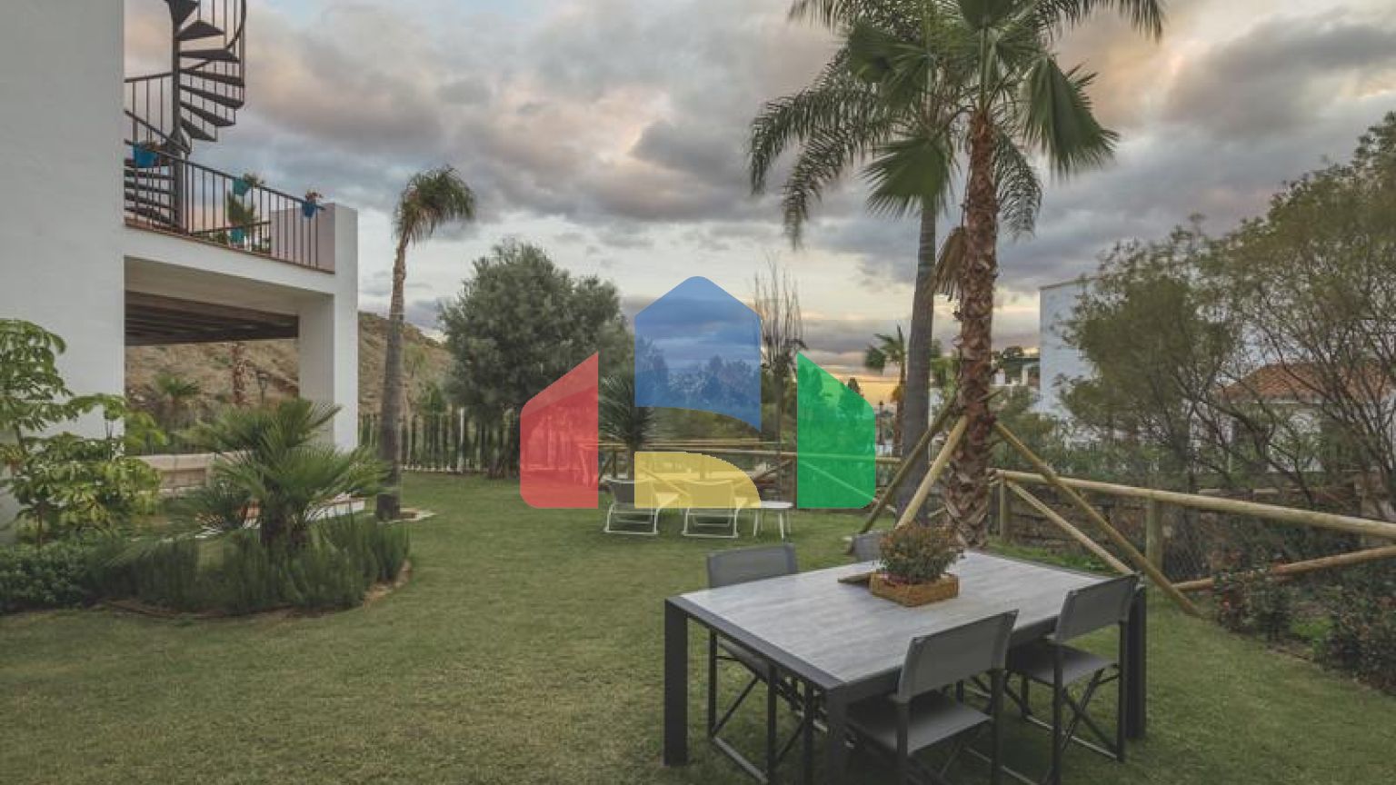 Прекрасная 2-спальная квартира с террасой в Бенахависе.