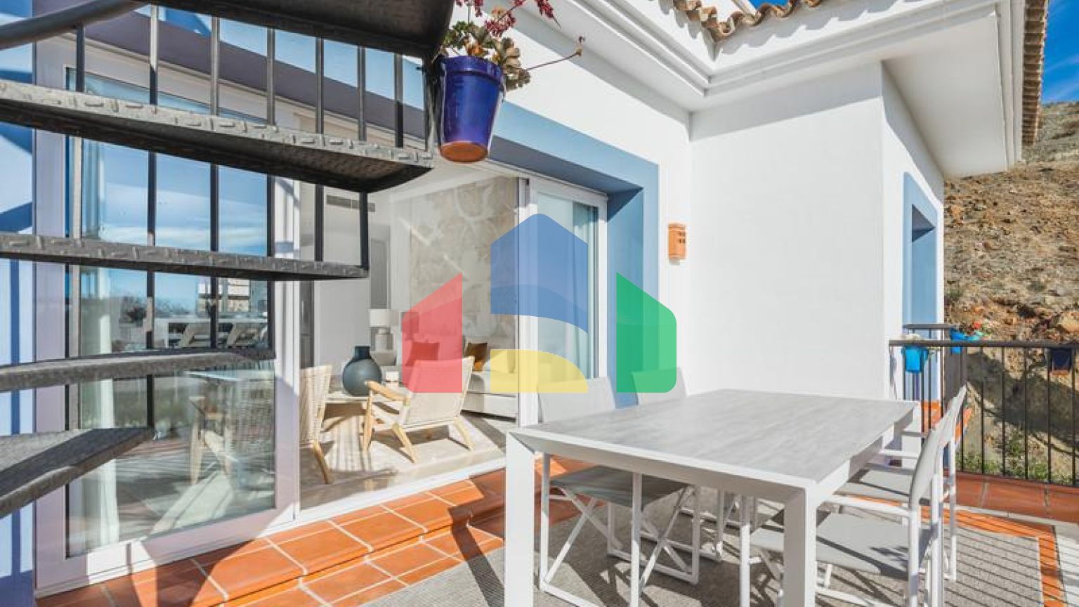 Прекрасная 2-спальная квартира с террасой в Бенахависе.