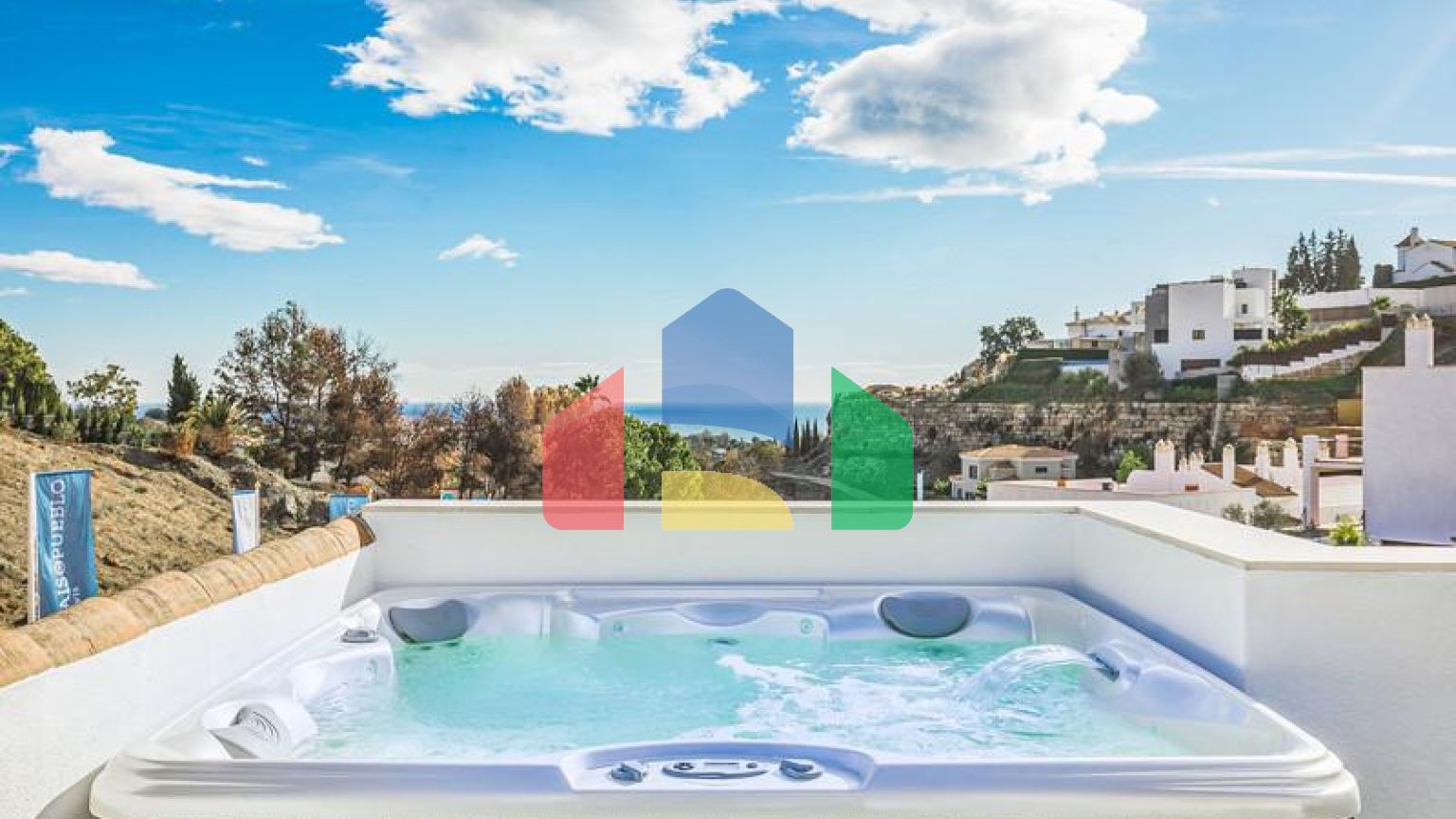 Прекрасная 2-спальная квартира с террасой в Бенахависе.