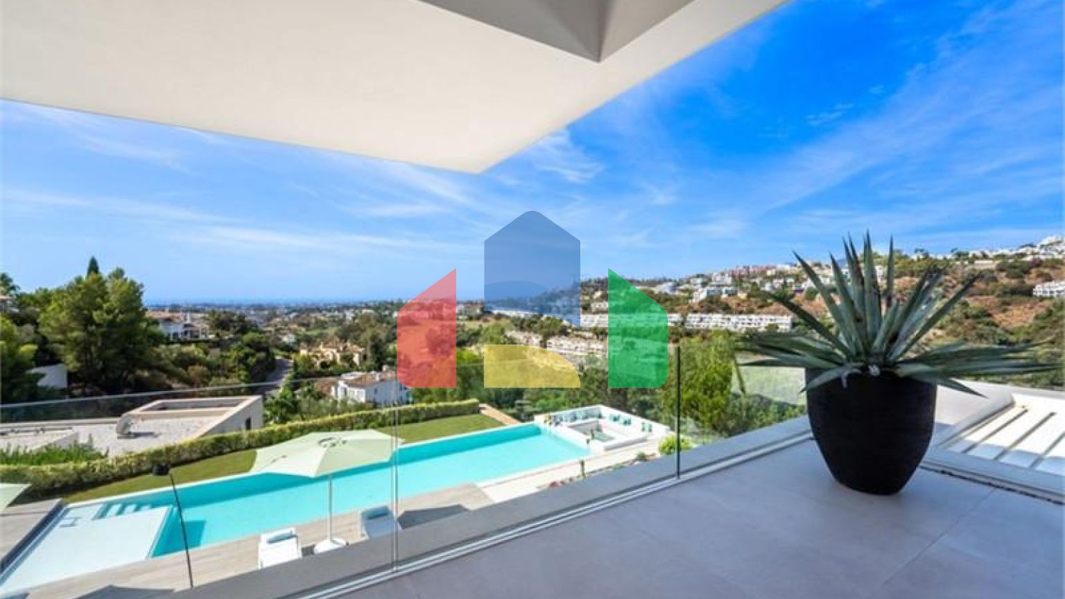 Роскошная Экологичная Вилла с Панорамным Видом в Ла-Кинта