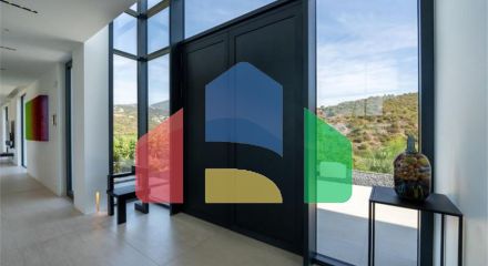 Роскошная Экологичная Вилла с Панорамным Видом в Ла-Кинта