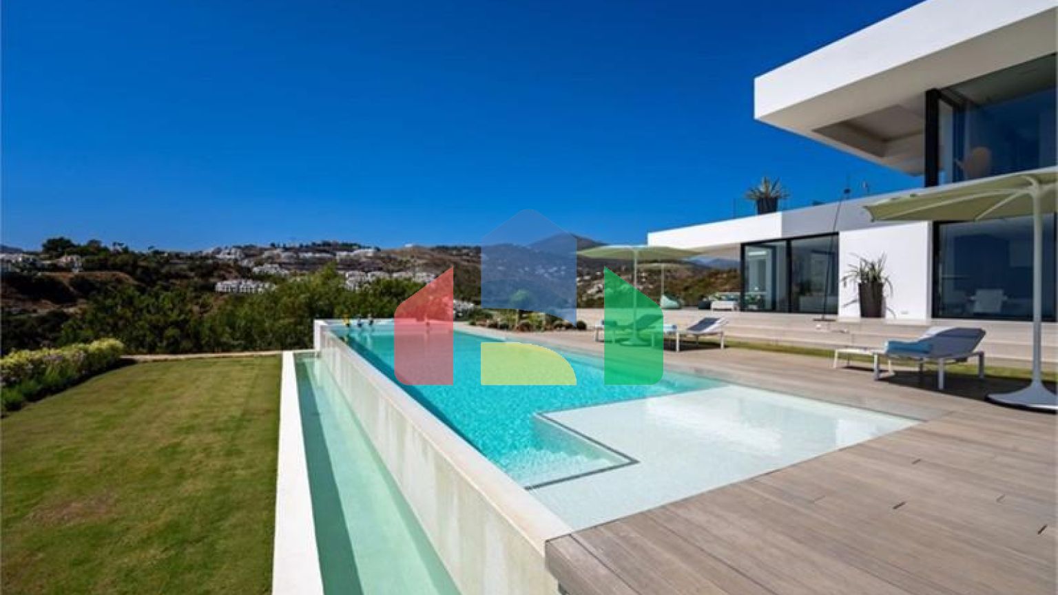 Роскошная Экологичная Вилла с Панорамным Видом в Ла-Кинта