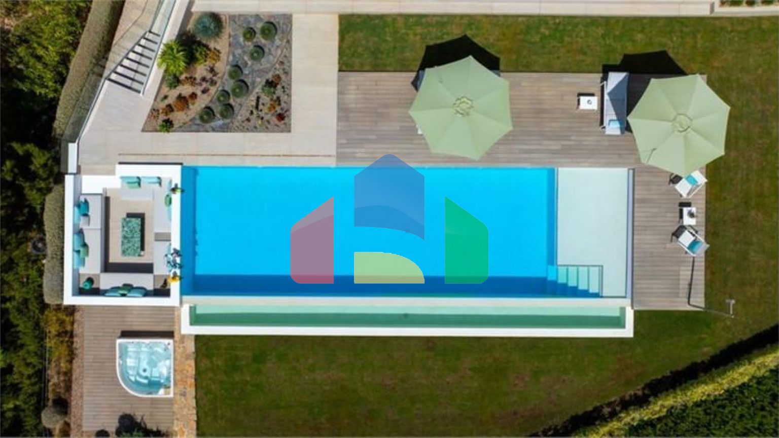 Роскошная Экологичная Вилла с Панорамным Видом в Ла-Кинта