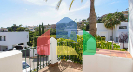 Роскошный Таунхаус с Панорамными Видами в Элитном Комплексе в Бенаавис Роскошный Таунхаус с Панорамными Видами в Элитном Комплексе в Бенаавис