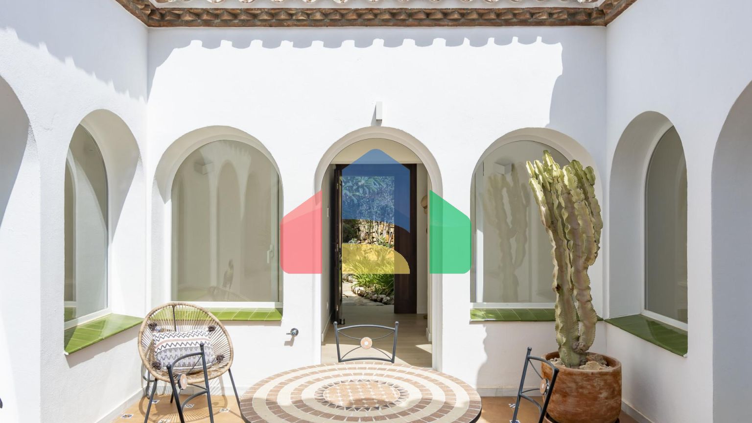 Изысканная обновленная вилла в Эль Параисо Альто