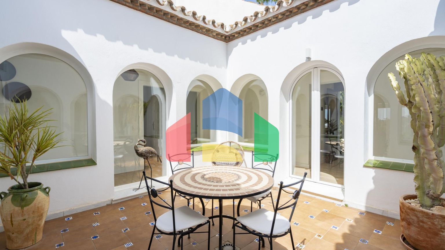 Изысканная обновленная вилла в Эль Параисо Альто