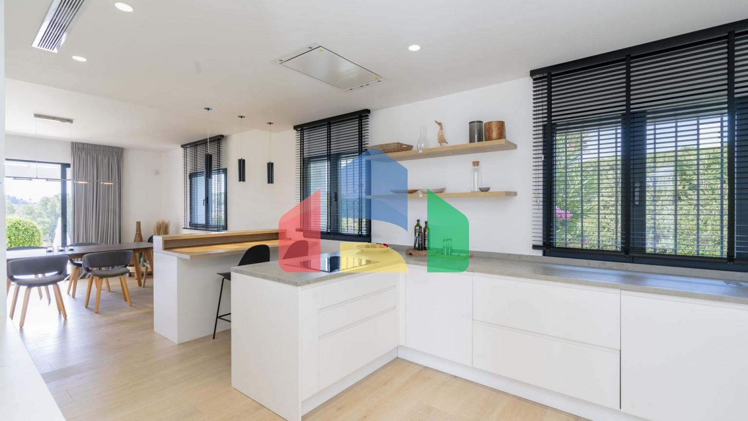 Изысканная обновленная вилла в Эль Параисо Альто