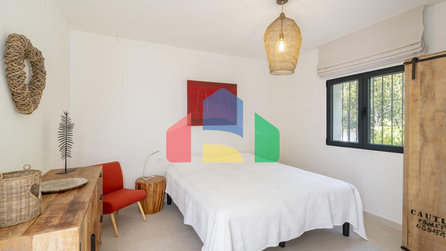 Изысканная обновленная вилла в Эль Параисо Альто