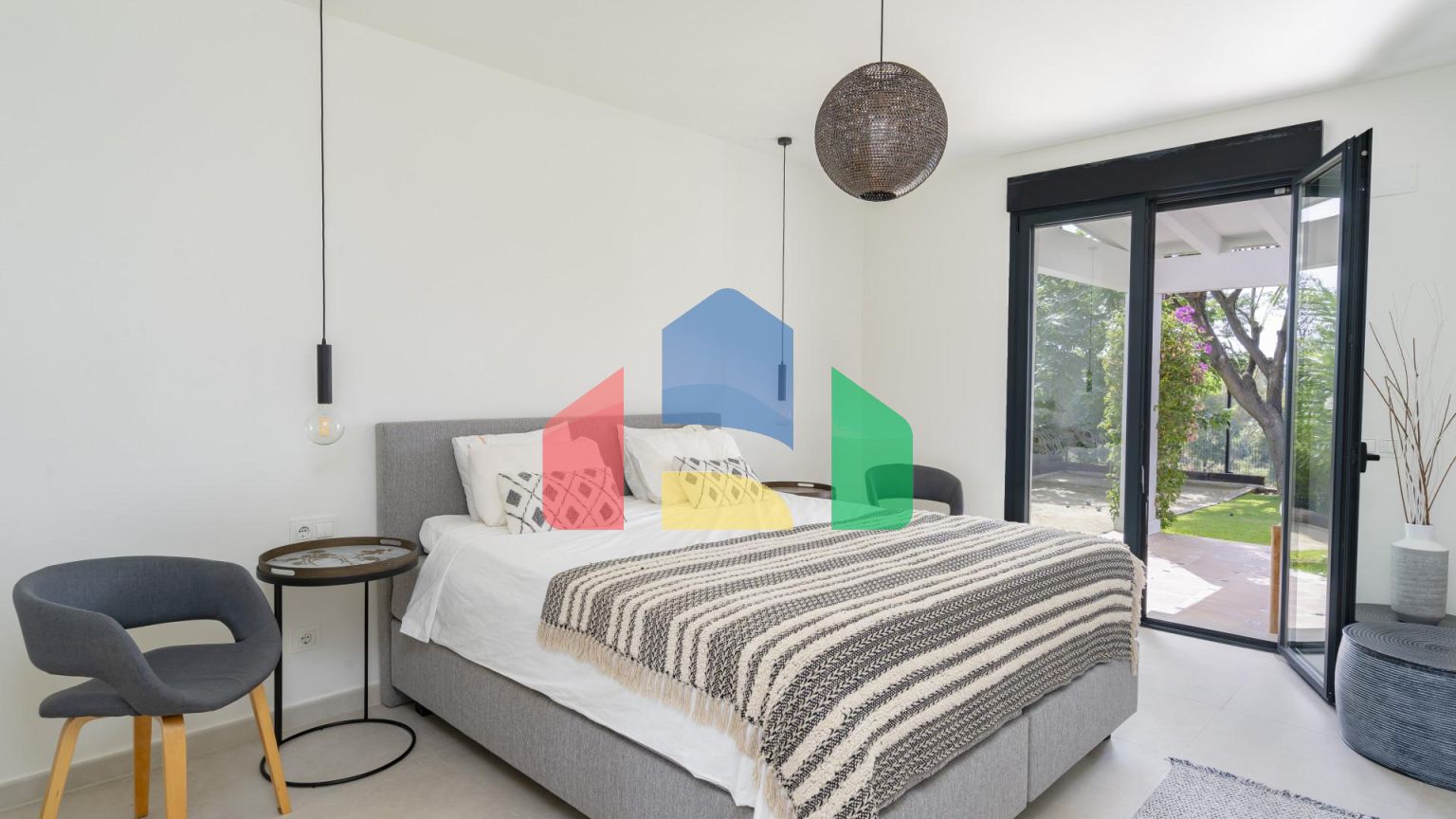 Изысканная обновленная вилла в Эль Параисо Альто