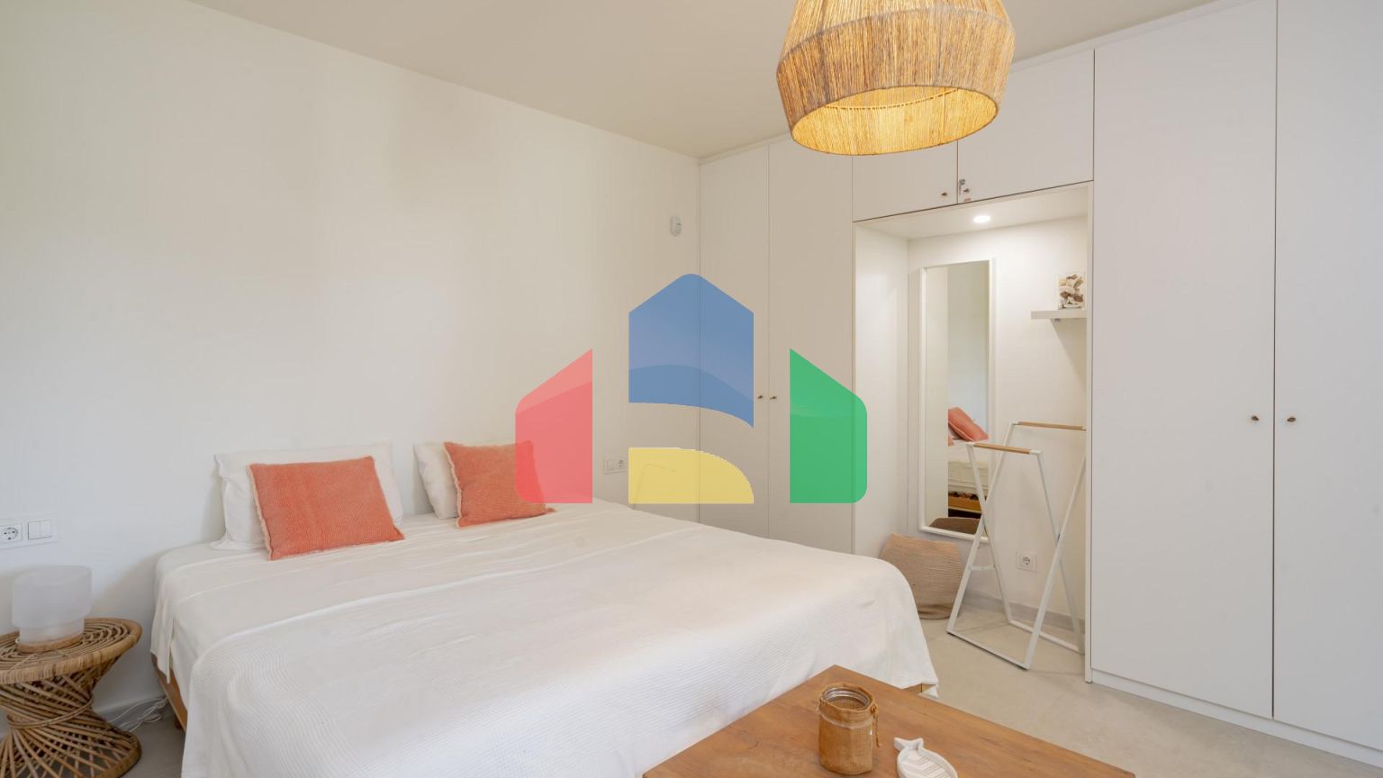 Изысканная обновленная вилла в Эль Параисо Альто