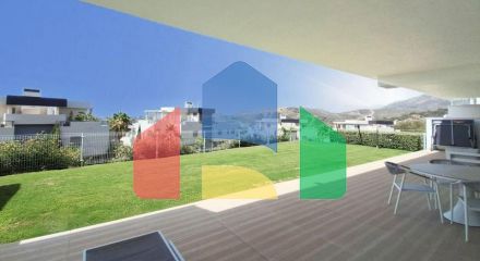 Очень уникальная новая квартира с 4 спальнями в районе Los Arqueros Golf – Бенахавис