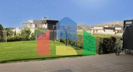 Очень уникальная новая квартира с 4 спальнями в районе Los Arqueros Golf – Бенахавис