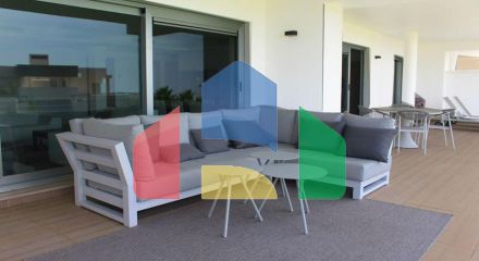 Очень уникальная новая квартира с 4 спальнями в районе Los Arqueros Golf – Бенахавис