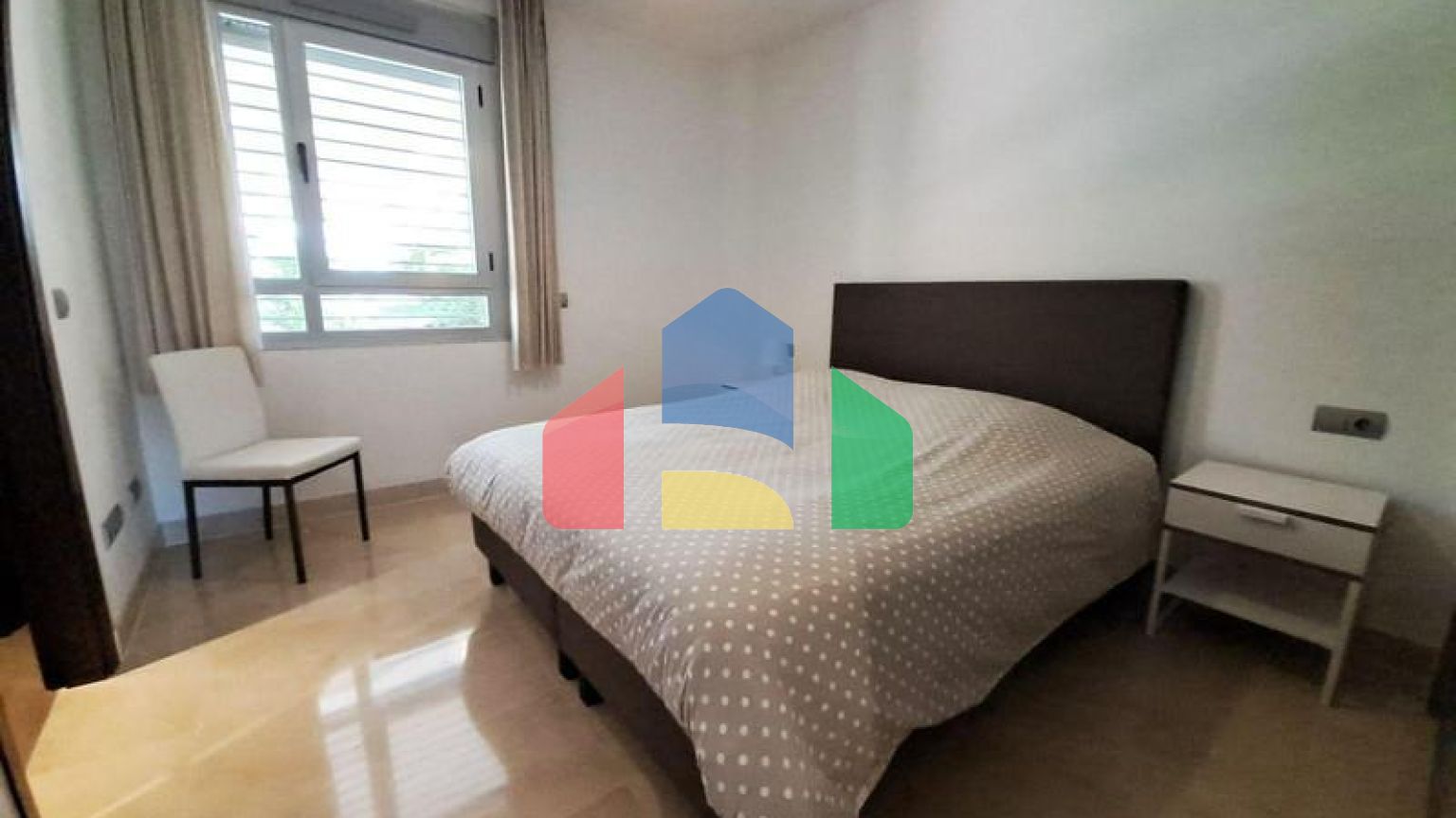 Очень уникальная новая квартира с 4 спальнями в районе Los Arqueros Golf – Бенахавис