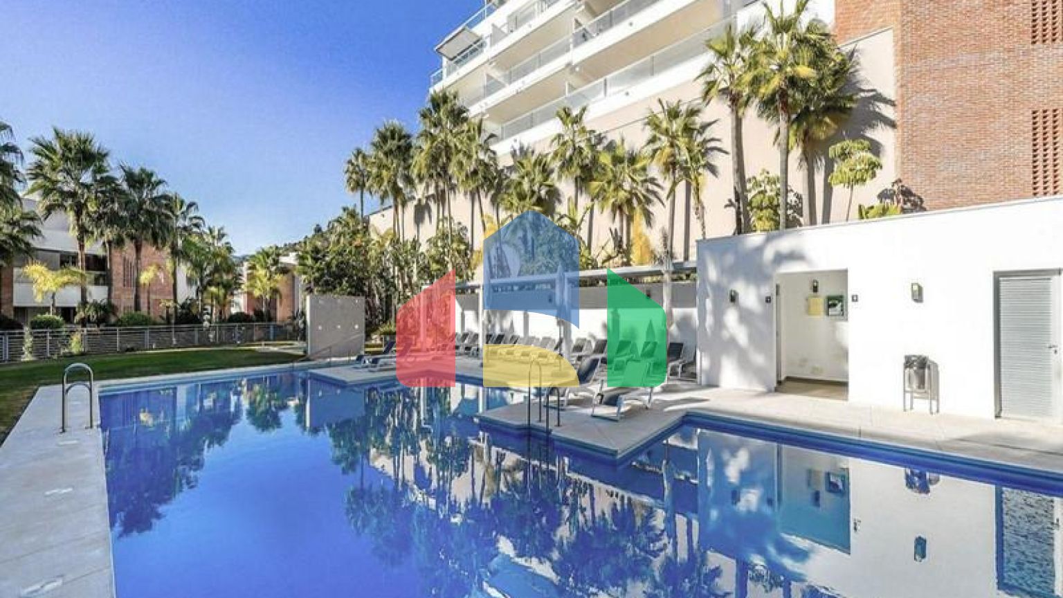 Очень уникальная новая квартира с 4 спальнями в районе Los Arqueros Golf – Бенахавис