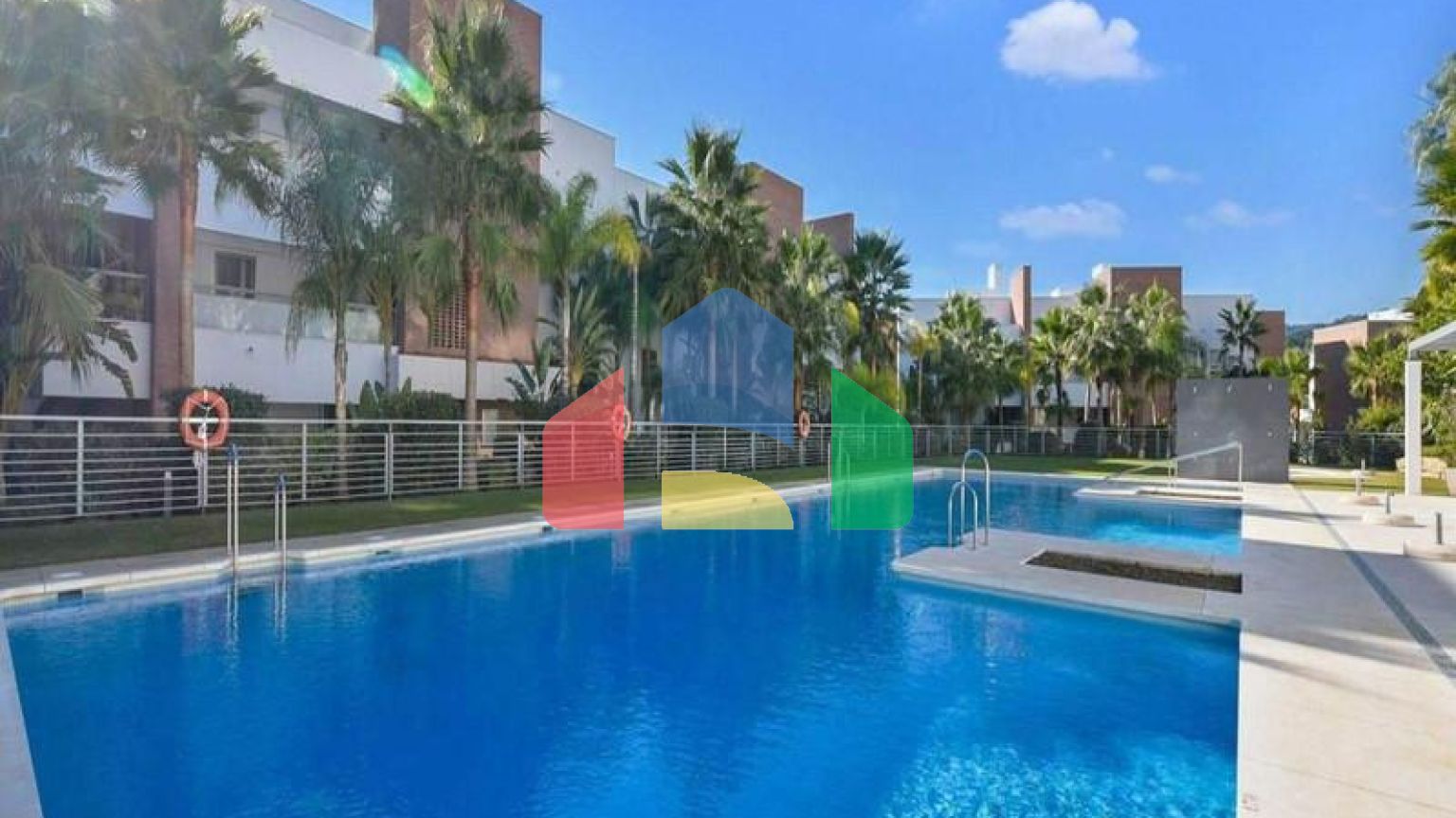 Очень уникальная новая квартира с 4 спальнями в районе Los Arqueros Golf – Бенахавис