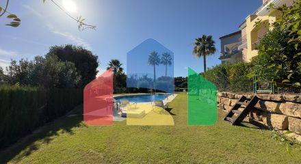 Просторная квартира с частным садом и прямым выходом к бассейну в Los Arqueros Golf & Country Club