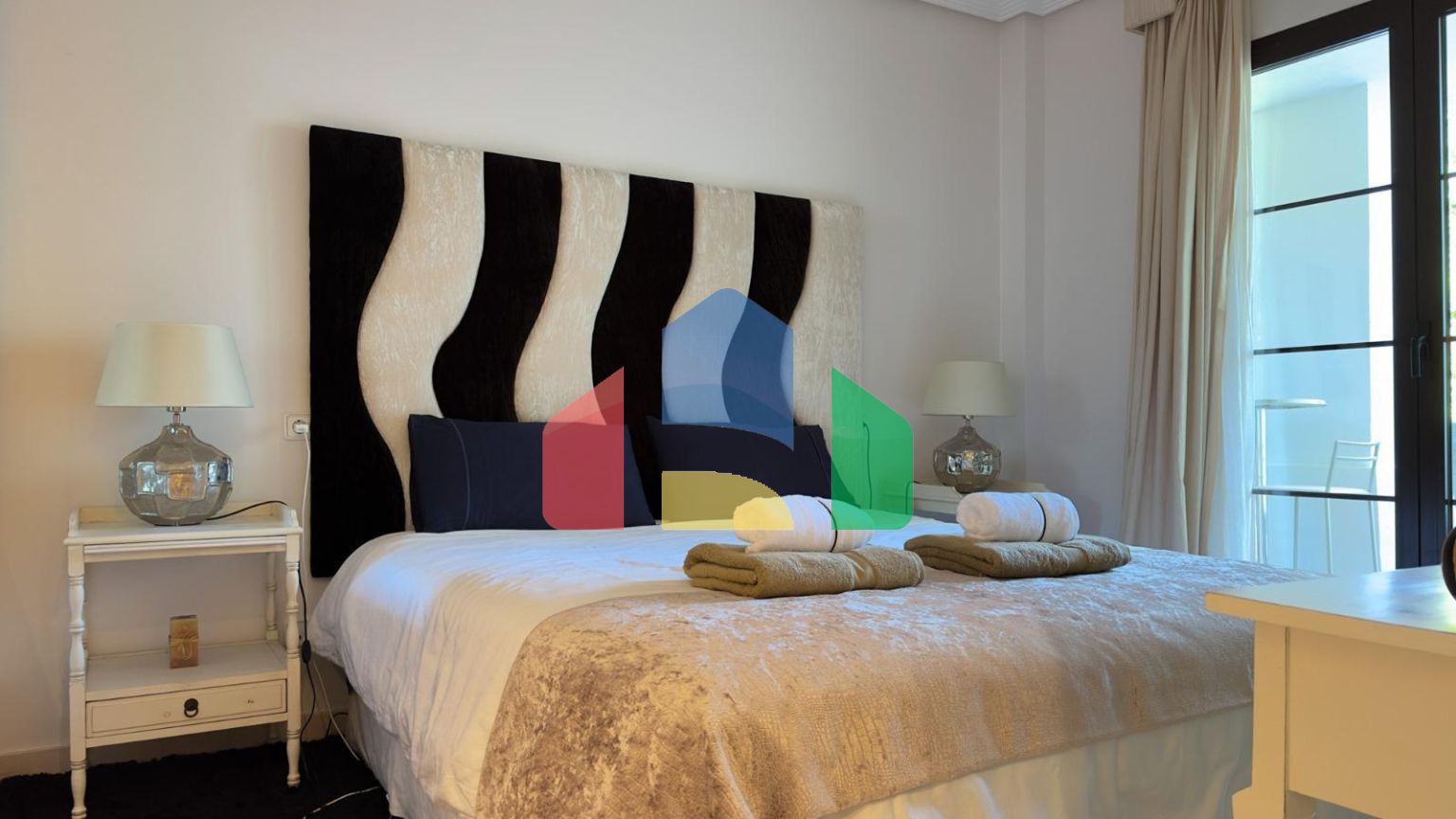 Просторная квартира с частным садом и прямым выходом к бассейну в Los Arqueros Golf & Country Club