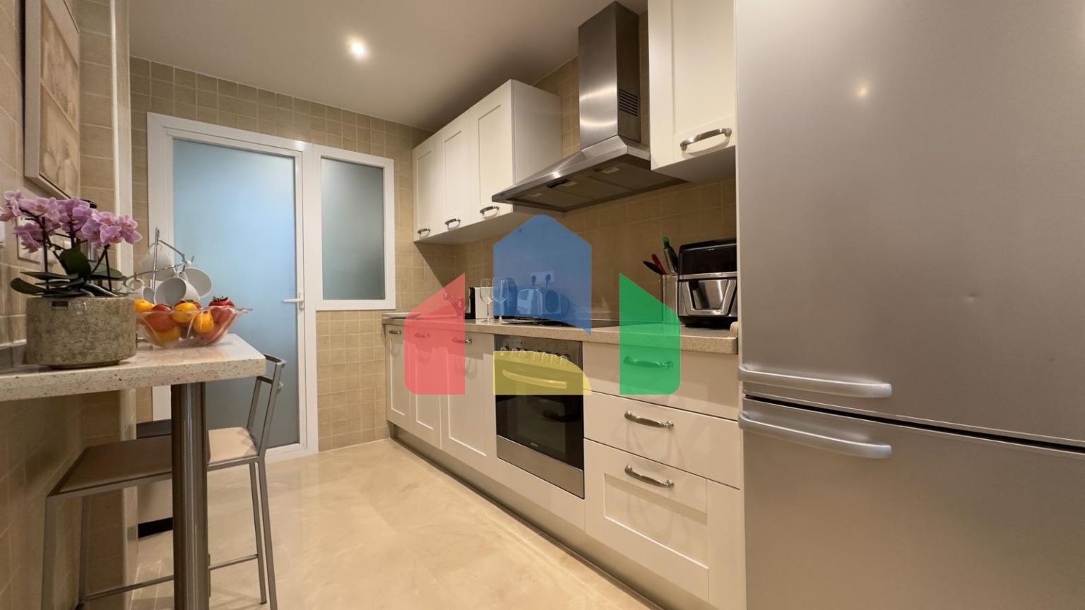 Просторная квартира с частным садом и прямым выходом к бассейну в Los Arqueros Golf & Country Club