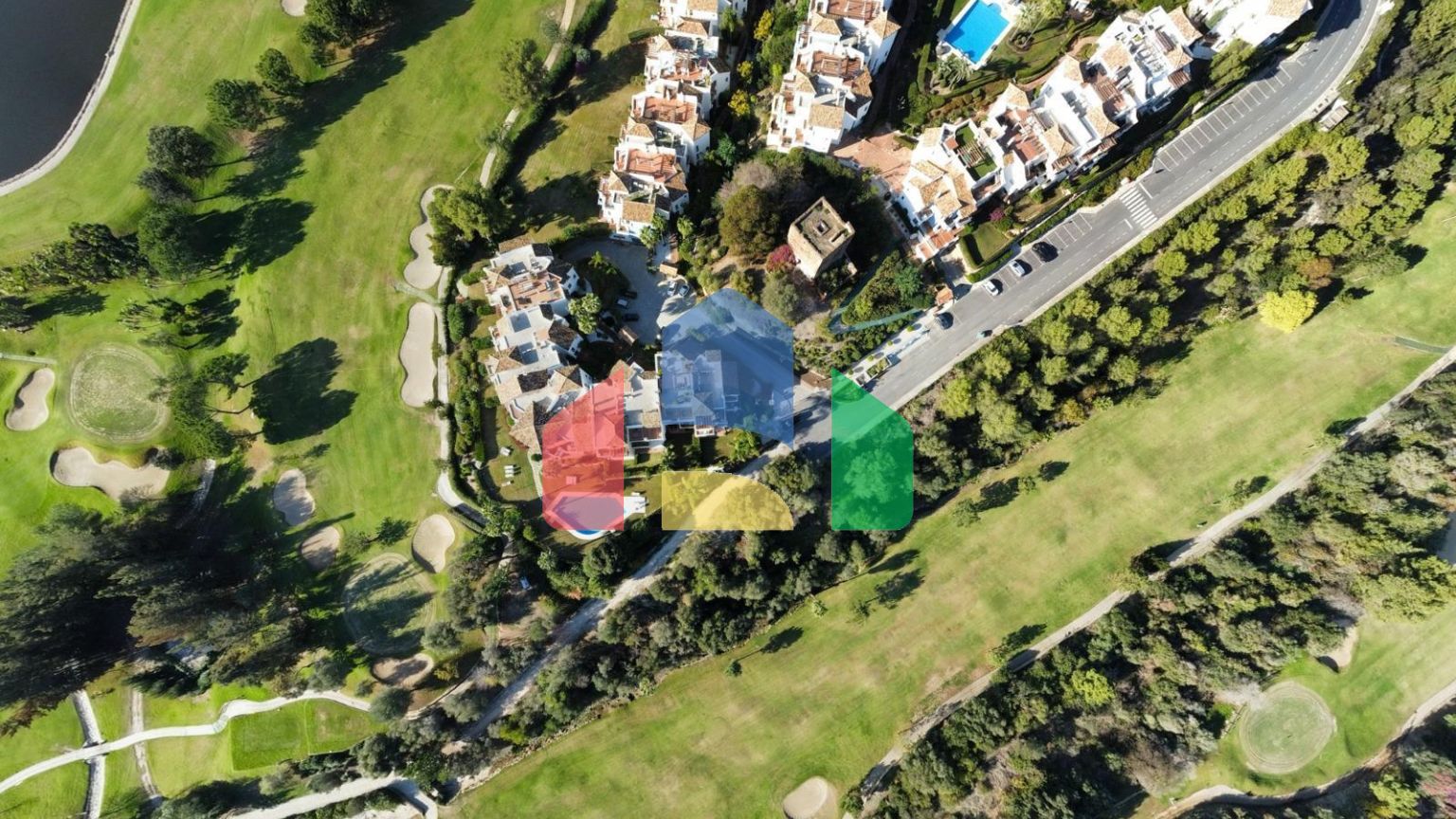 Просторная квартира с частным садом и прямым выходом к бассейну в Los Arqueros Golf & Country Club