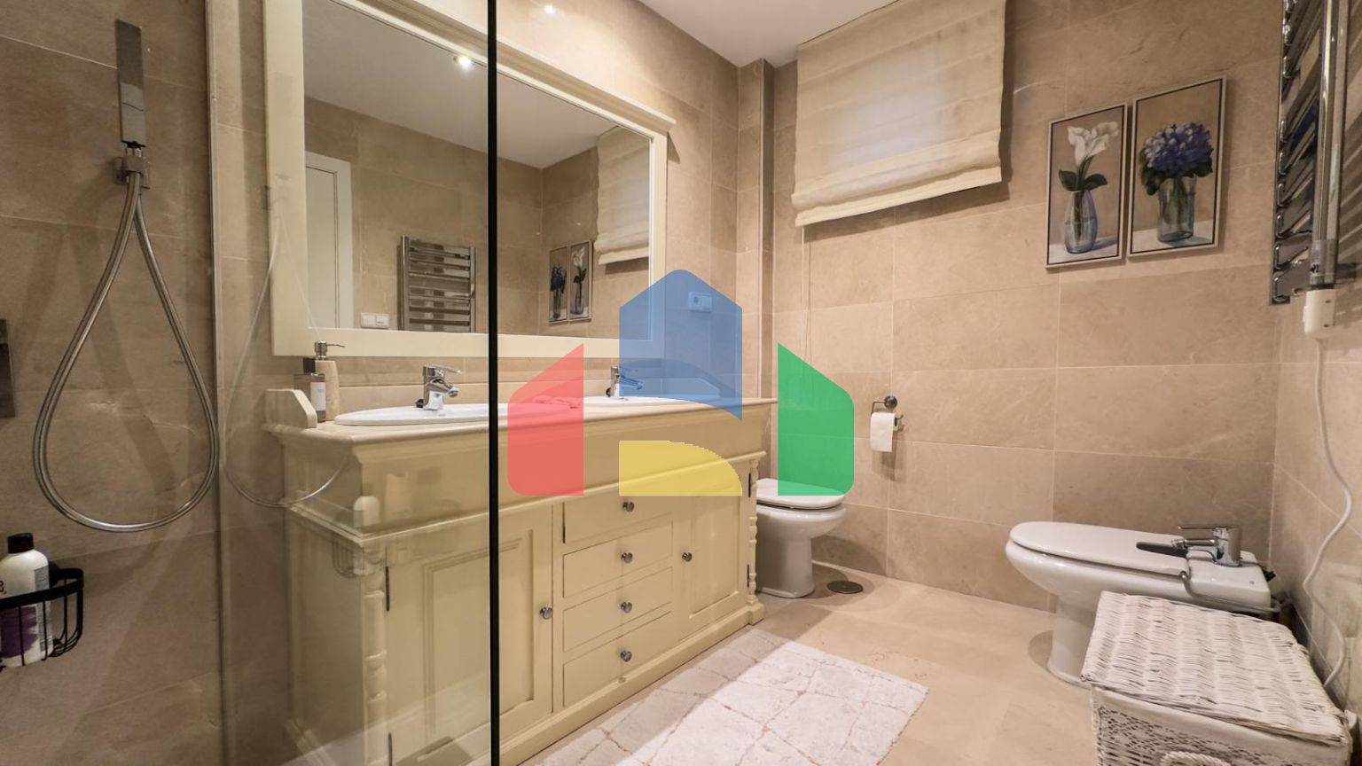 Просторная квартира с частным садом и прямым выходом к бассейну в Los Arqueros Golf & Country Club