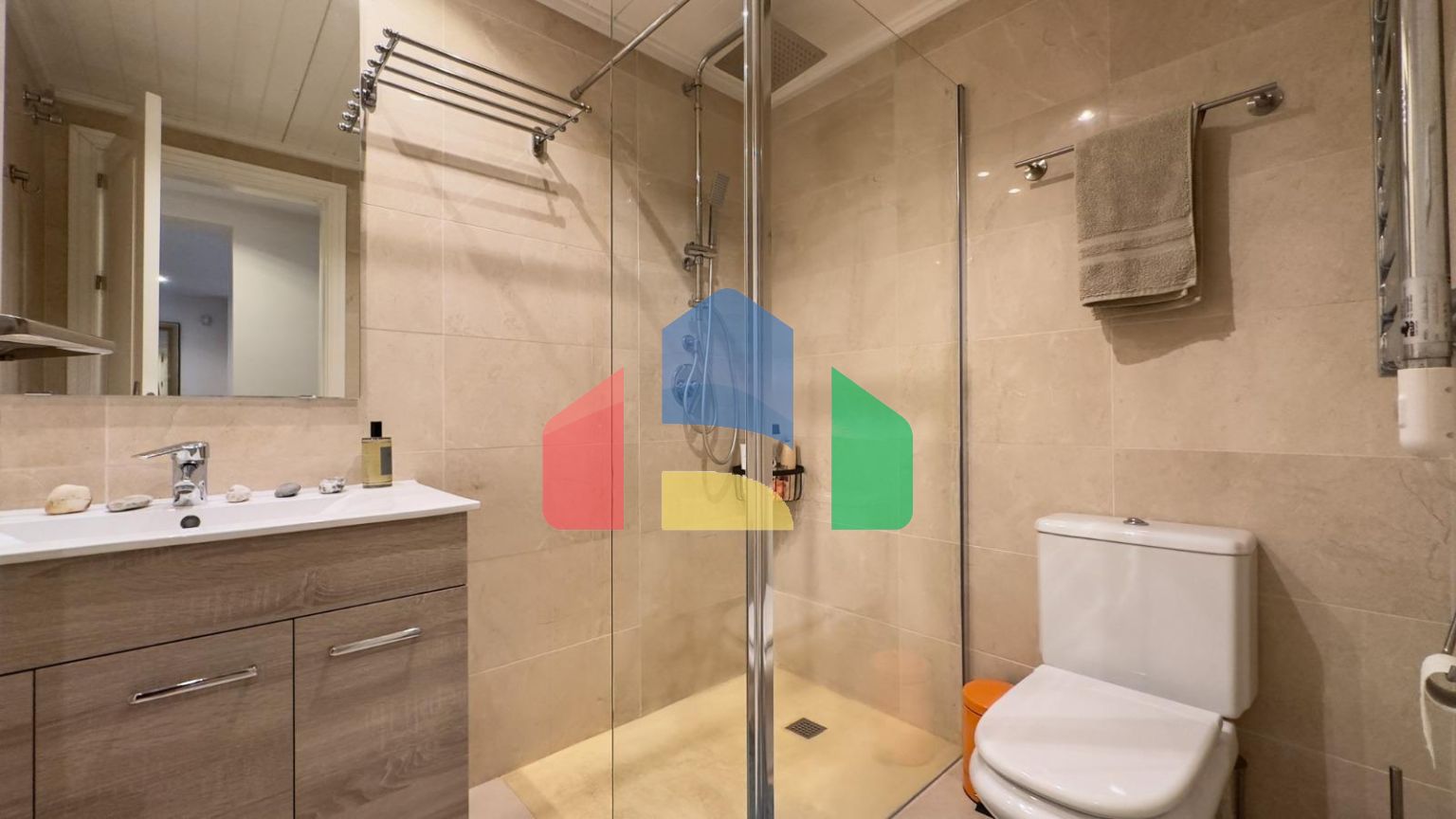 Просторная квартира с частным садом и прямым выходом к бассейну в Los Arqueros Golf & Country Club