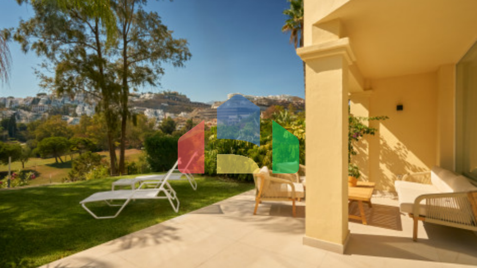 Элегантный таунхаус с 3 спальнями в La Quinta Hills с панорамными видами на гольф-поле.