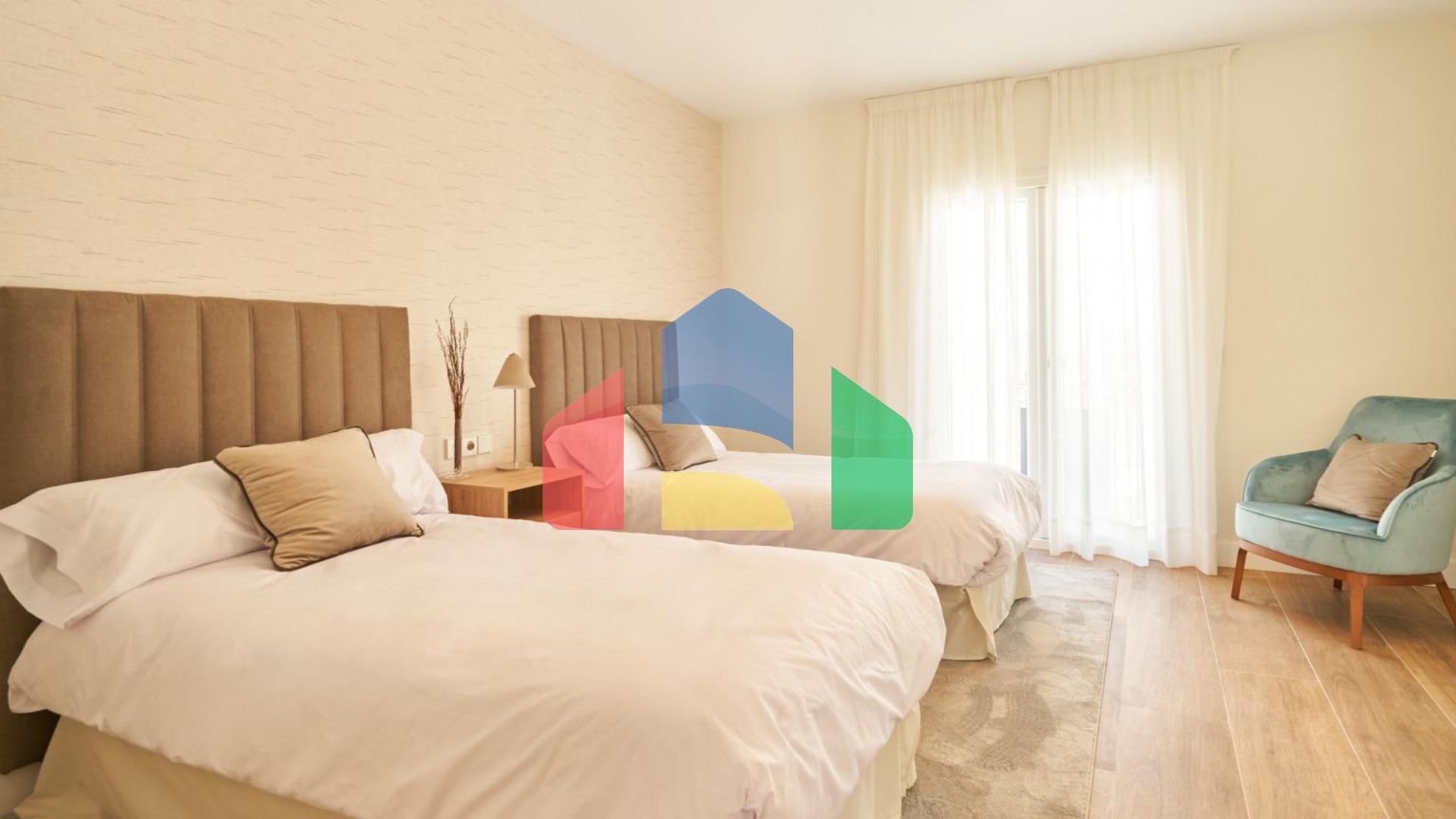 Элегантный таунхаус с 3 спальнями в La Quinta Hills с панорамными видами на гольф-поле.