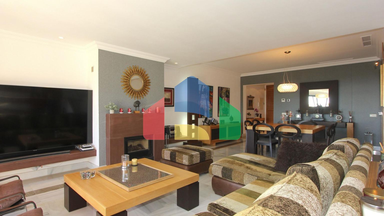 Просторный пентхаус с панорамным видом на море в Бенаависе