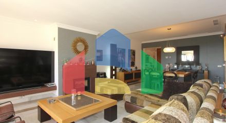 Просторный пентхаус с панорамным видом на море в Бенаависе