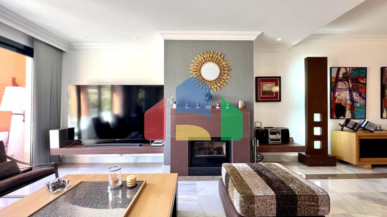 Просторный пентхаус с панорамным видом на море в Бенаависе