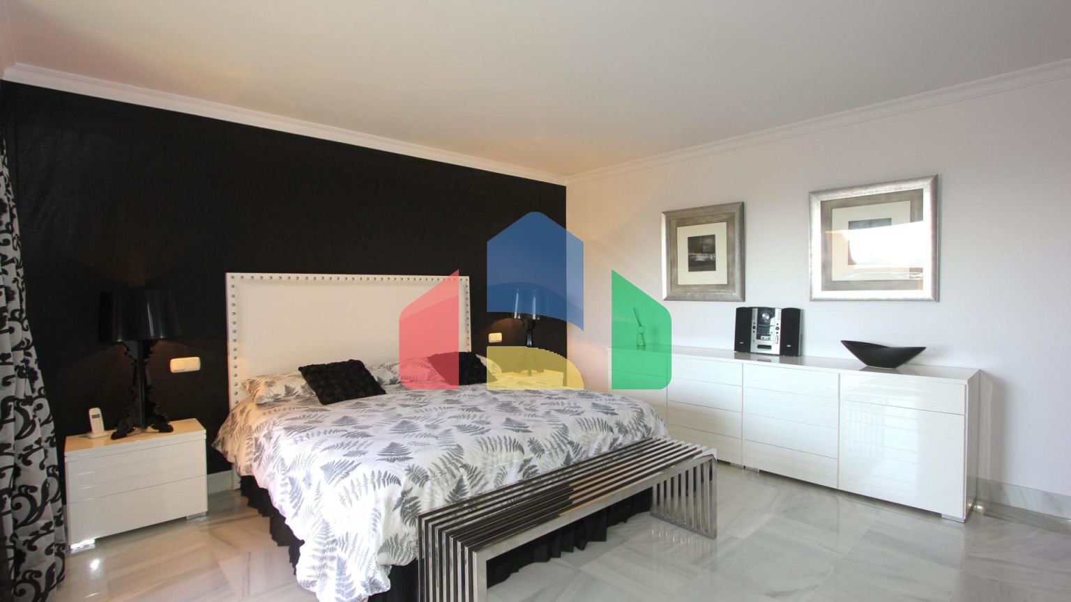 Просторный пентхаус с панорамным видом на море в Бенаависе