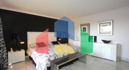 Просторный пентхаус с панорамным видом на море в Бенаависе