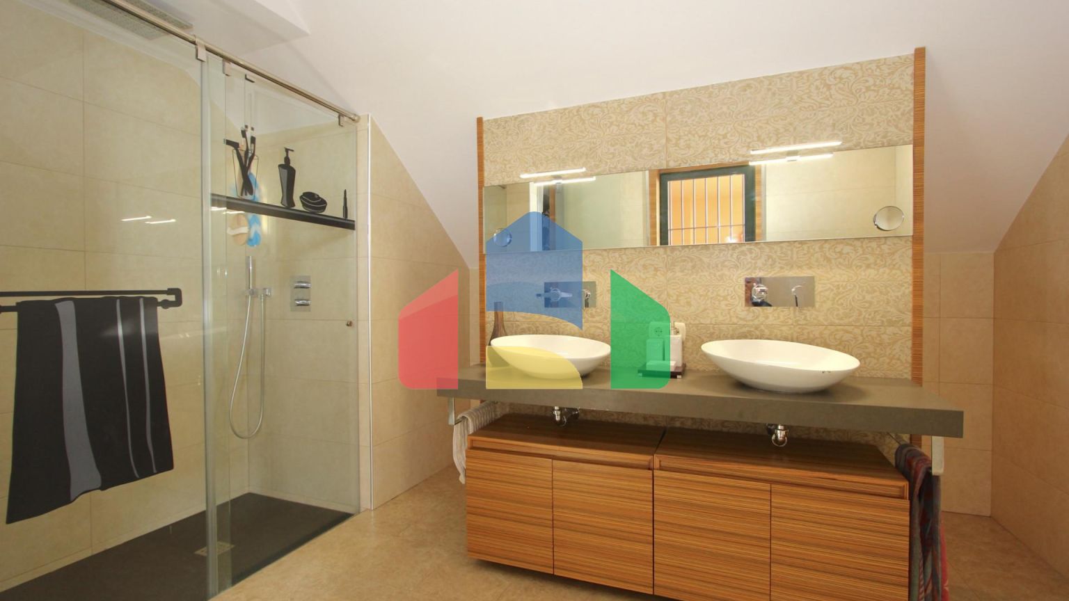 Просторный пентхаус с панорамным видом на море в Бенаависе