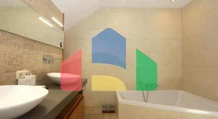 Просторный пентхаус с панорамным видом на море в Бенаависе