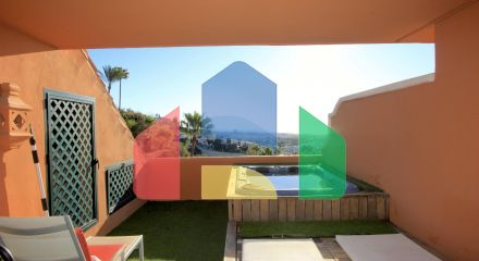 Просторный пентхаус с панорамным видом на море в Бенаависе